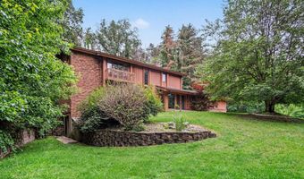 540 Roundtree Dr NE, Ada, MI 49301