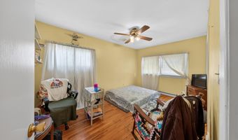 178 W SHELLEY Dr, Claymont, DE 19703
