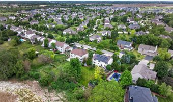 941 Par Dr, Algonquin, IL 60102