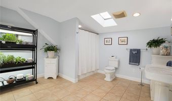 3 Harold St, Newport, RI 02840