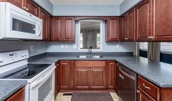 202 11th Ave NW, Altoona, IA 50009
