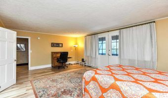 107 Fresh Pond Ln, Brookline, NH 03033