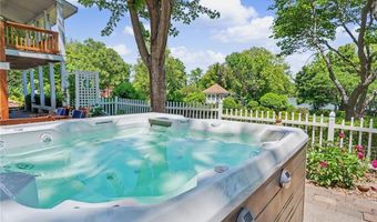 618 E 1714 Rd, Baldwin City, KS 66006