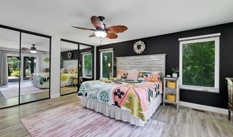 806 Hollyridge Dr, Ballwin, MO 63011