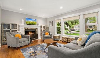 1738 E JONQUIL Ter, Arlington Heights, IL 60004