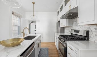 17 Old Beach Rd, Newport, RI 02840