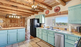 2 Latilla Ln, Arroyo Seco, NM 87514
