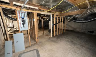 203 N Walnut St, Anderson, MO 64831