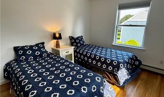433 Wolcott Ave, Middletown, RI 02842