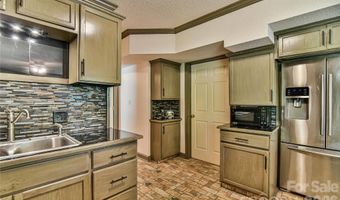 145 Fox Glen Dr, Arden, NC 28704
