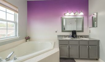 26 Windsor Dr 26, Bayonne, NJ 07035