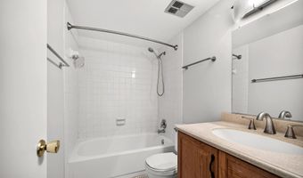 2212 S RANDOLPH St 1, Arlington, VA 22204