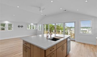 76 Warren Ave, Middletown, RI 02842