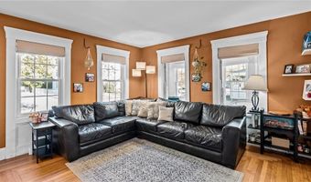 50 Charles St, Bristol, RI 02809