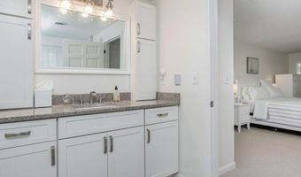 10 Greenbriar Ln, Amherst, NH 03031
