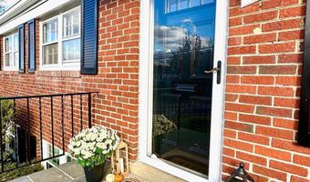 941 N MCKINLEY Rd, Arlington, VA 22205