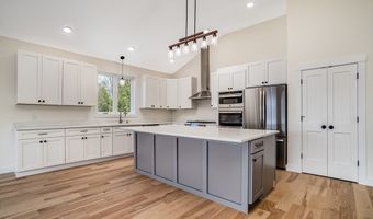 74 Lakeshore Dr, Ashburnham, MA 01430
