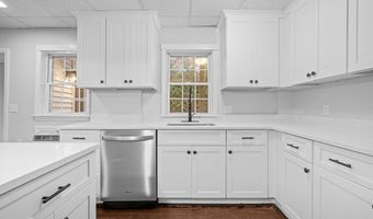 853 Oxford St S, Auburn, MA 01501