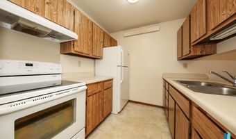 1411 E Rushmore Dr, Brandon, SD 57005