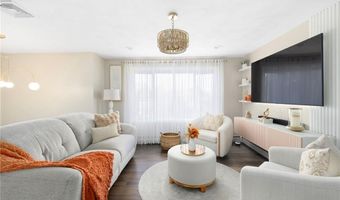 54 Salem Ave, Cranston, RI 02920