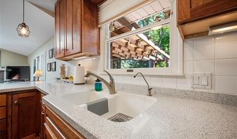 16 Lakeridge Dr, Adrian, MI 49221