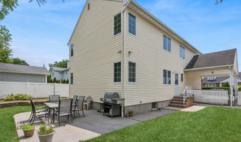 62 Crosby Ave, Albertson, NY 11507