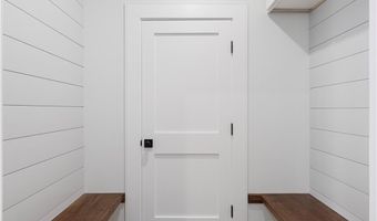 6 Sharon Ct, Newport, RI 02840