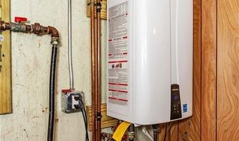 74 Brookhaven Dr, East Providence, RI 02914