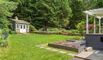 8 Ledgemont Dr, Lincoln, RI 02865