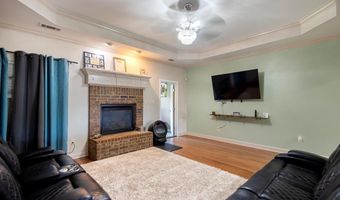 3906 Edgewater Dr, Benton, AR 72019