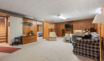 121 E O'Neil Dr, Ames, IA 50010
