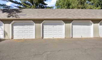 135 Fairway Dr 135, Cheshire, CT 06410