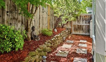 62 N Mountain Ave, Ashland, OR 97520