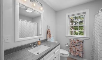 34 Crawley Falls Rd, Brentwood, NH 03833