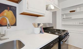 1033 N MONROE St, Arlington, VA 22201