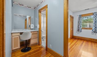 27 Center St, Algonquin, IL 60102
