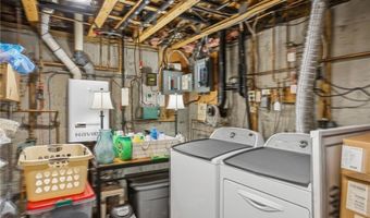 24 Pond Ct 24A, North Providence, RI 02904