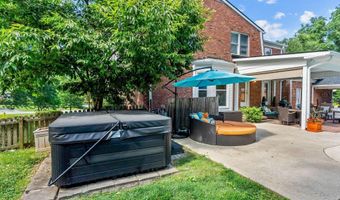 11806 E Arbor Dr, Anchorage, KY 40223
