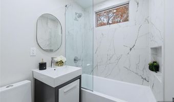 20 Dojean Ct, Bergenfield, NJ 07621