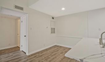 3308 WYNDHAM Cir 321, Alexandria, VA 22302