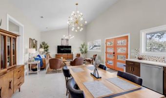 218 Thomas St, Bay St. Louis, MS 39520