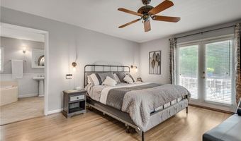 2821 Laurel Ridge Dr, Decatur, GA 30033
