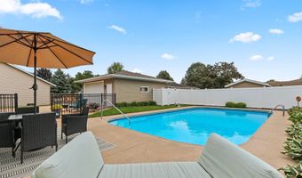 1718 SCHAEFER Cir, Appleton, WI 54915