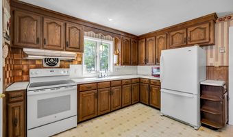 24 Toole Dr, Branford, CT 06405