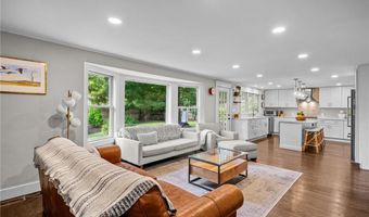 7 Lee Rd, Barrington, RI 02806