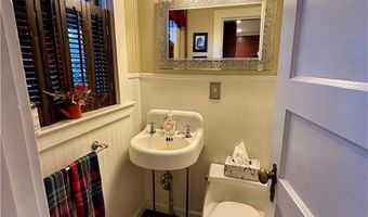 172 Bluff Ave, Cranston, RI 02905