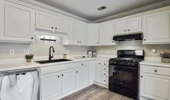 608 TREYMOOR LAKE Cir, Alabaster, AL 35007