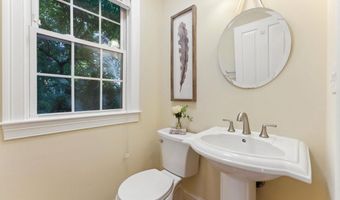 582 Trapelo Rd 582, Belmont, MA 02478