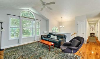 37 Lakeview Ave, Lincoln, RI 02865