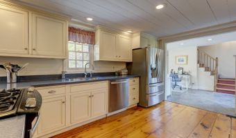 121 Sunset Ln, Berlin, CT 06037